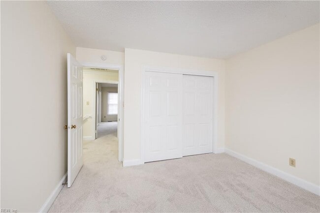 Building Photo - 670 Lord Dunmore Dr