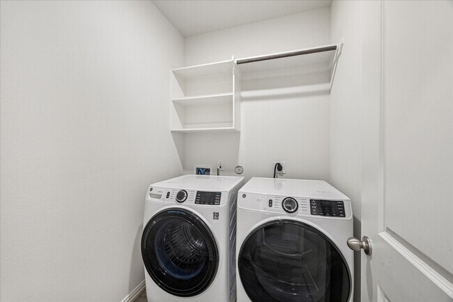 Building Photo - 3018 Myrtle Bch Ln