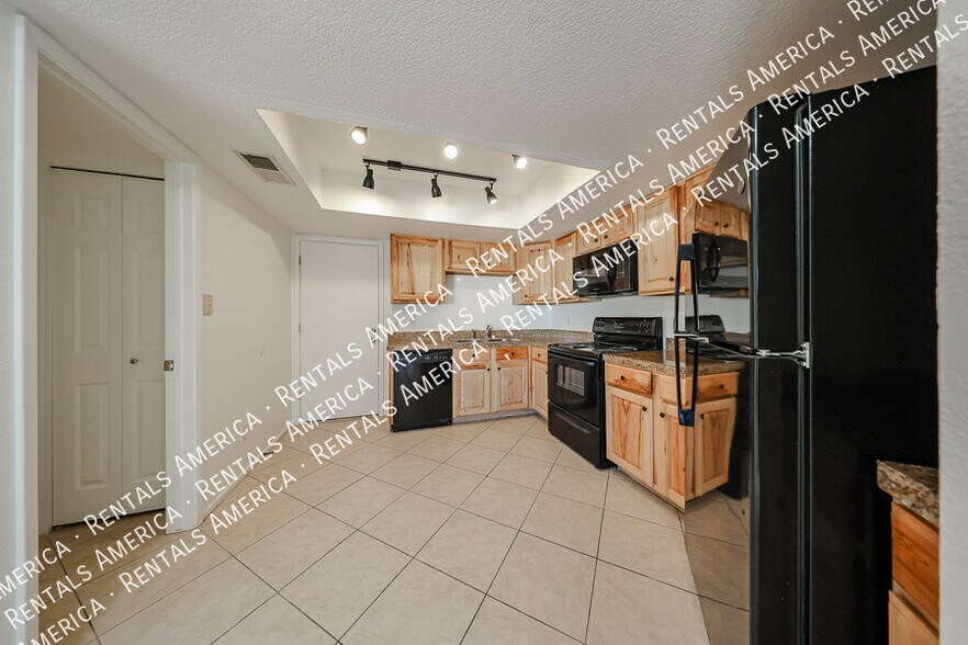 Building Photo - 4120 W Calavar Rd