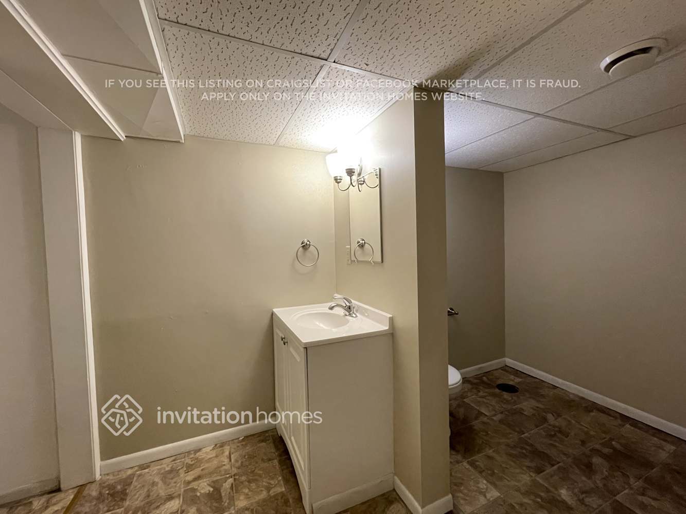 Building Photo - 5240 S 28th Ave