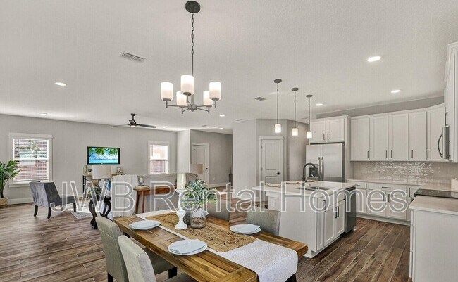 Building Photo - 1328 6th Ave N