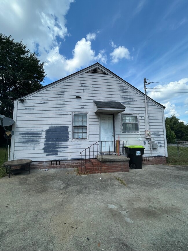 Building Photo - OnPointe Hinton Rentals (503)