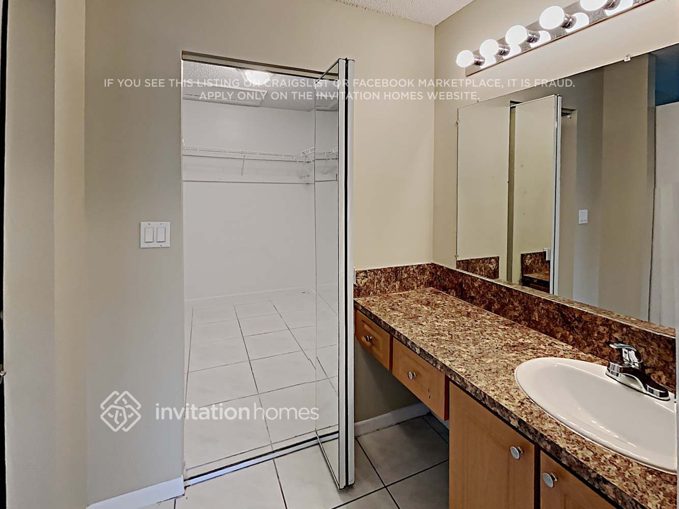 Building Photo - 7215 SW 42nd Ct