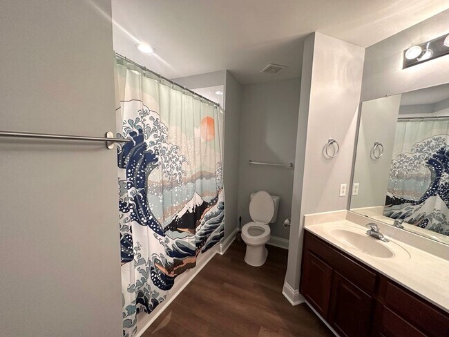 Building Photo - Upscale 2 bedroom/2 bathroom Condo in uptown Charlotte, Short Walk to Bank Of America Stadium