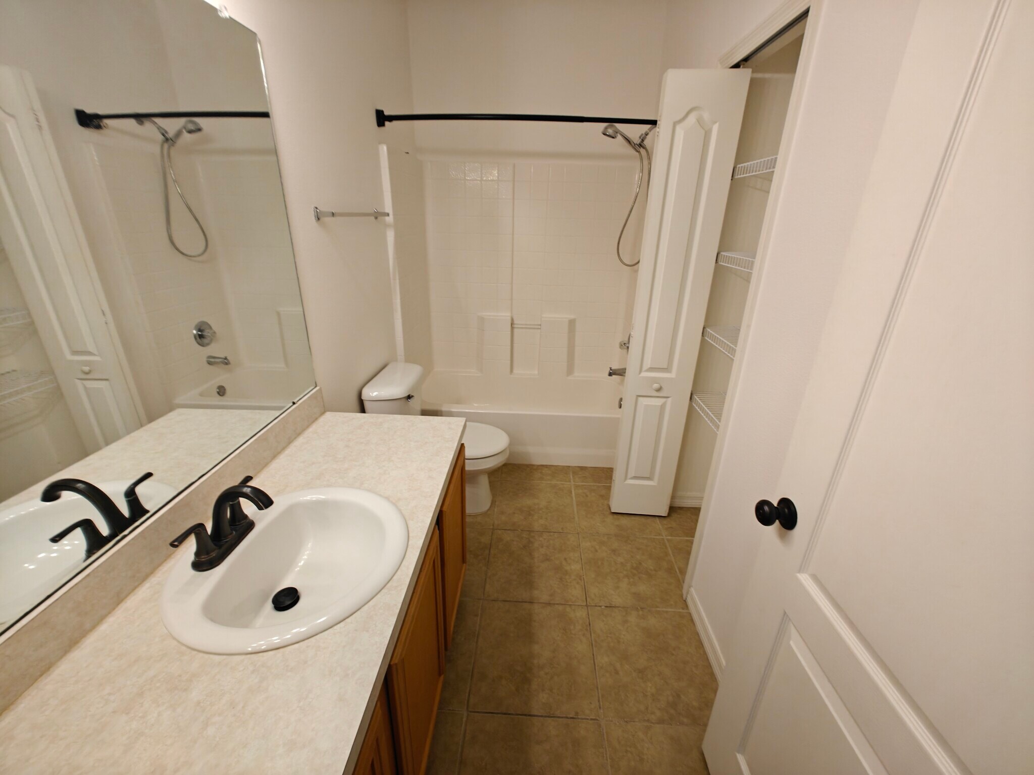 Building Photo - 5864 Fishhawk Ridge Dr