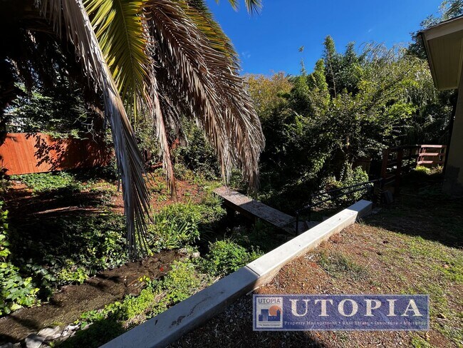 Building Photo - Charming 3 bedroom, 2 bathroom home in the...