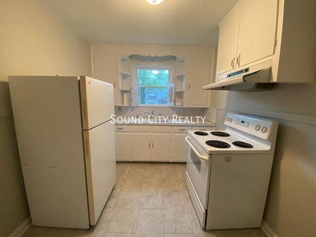 Building Photo - 265 Sunrise Ave