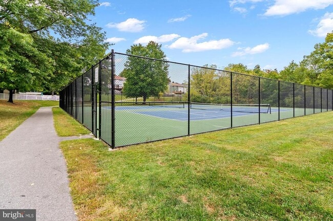 Building Photo - 689 Clearview Ave