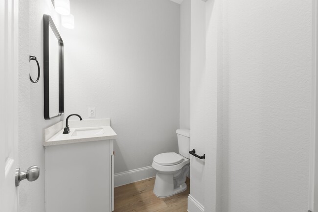 Building Photo - 3532 White Oak Point Dr