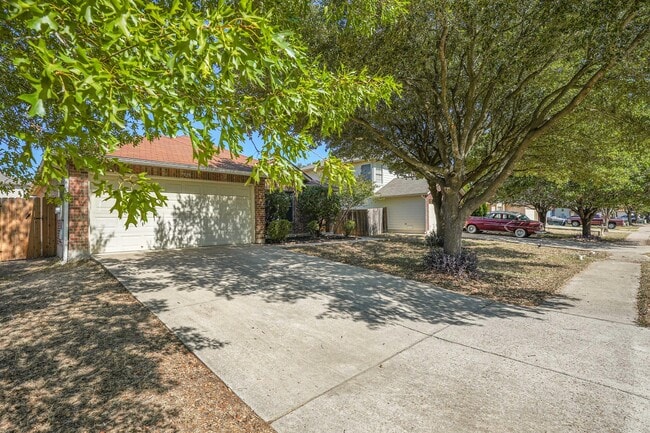 Primary Photo - 7528 Cats-Eye Ln