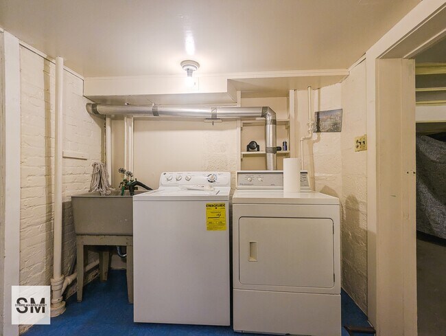 Building Photo - 23 Milmarson Pl NW