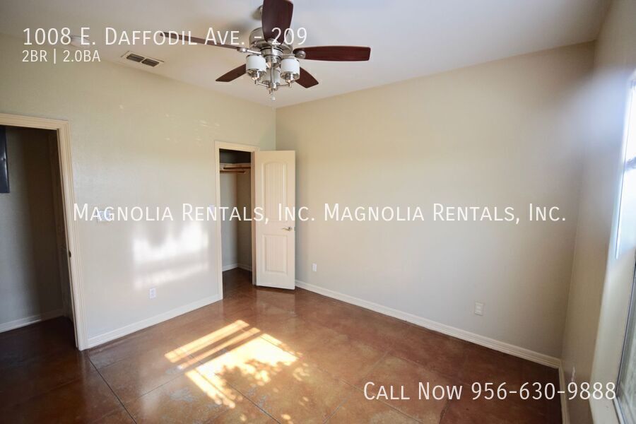 Building Photo - 1008 E Daffodil Ave