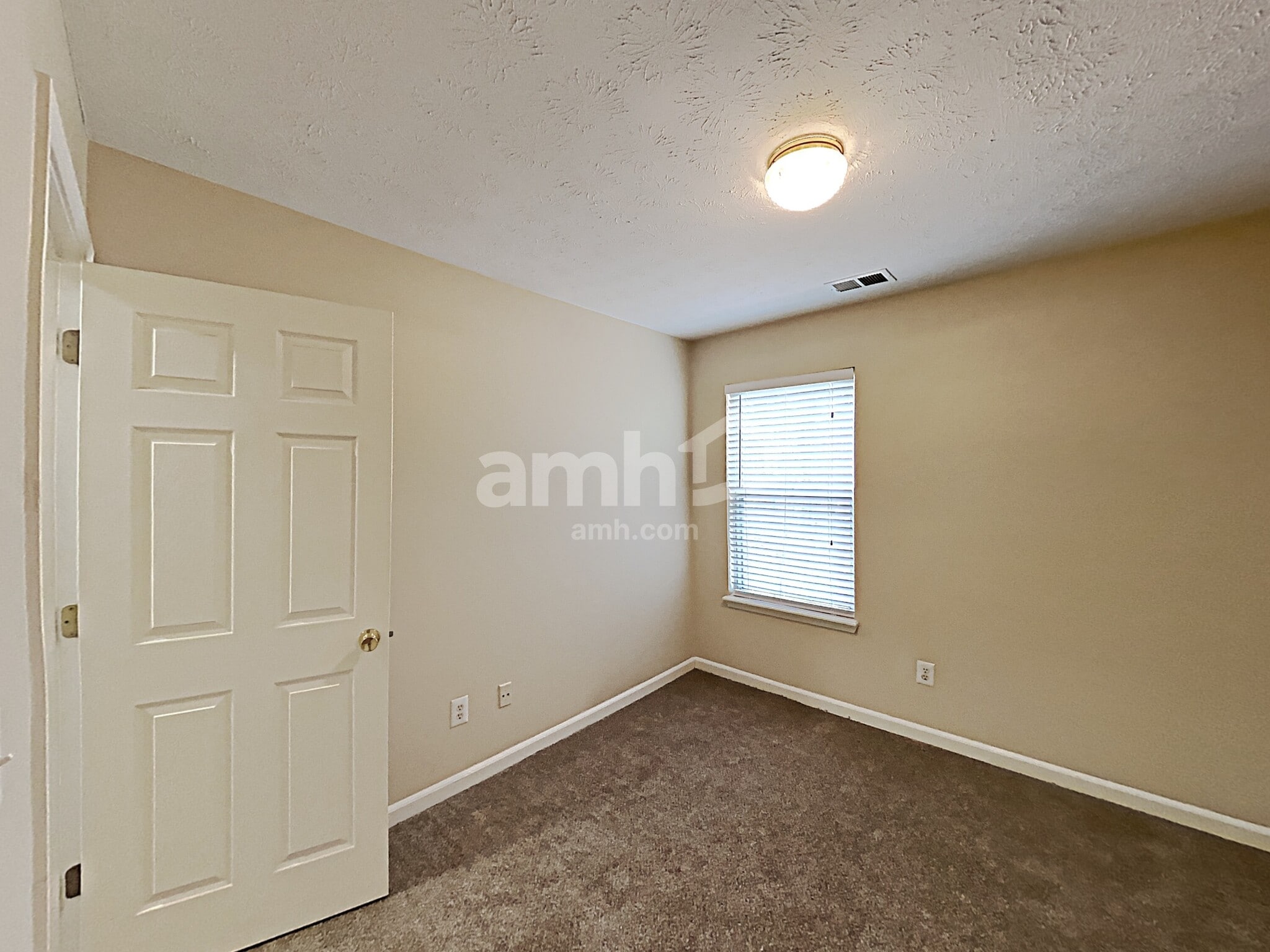 Building Photo - 4865 Lake Park Ln