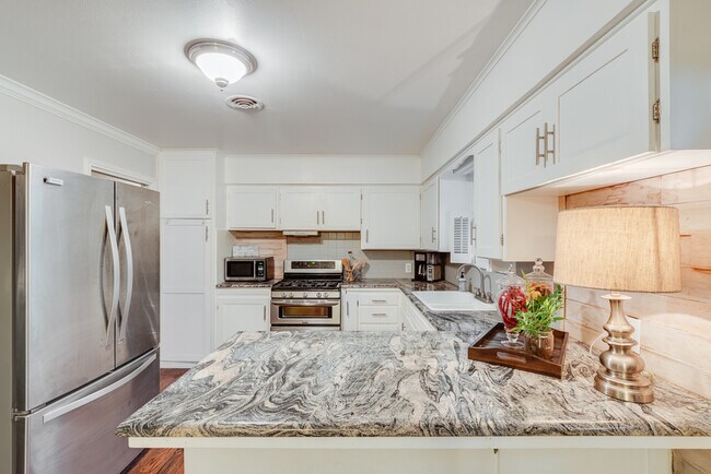 Kitchen - 2515 Sherwood St