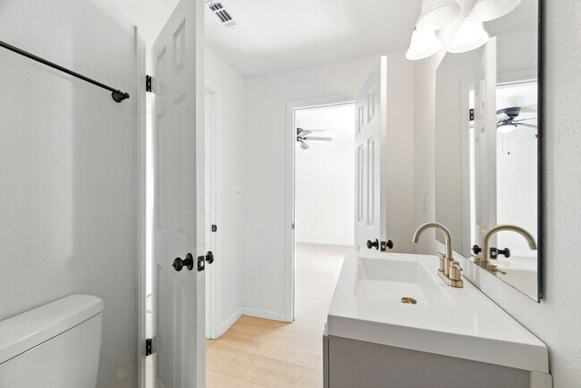 Building Photo - Remodeled 3 Bed/2 Bath Home with Bonus Upper Room Near Booming 9 Mile Rd Hub