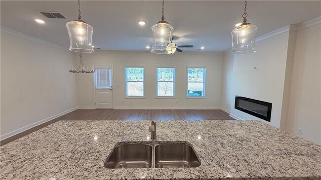 Building Photo - 903 Agate Ln