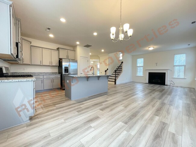 Building Photo - Beautiful 3 Bedroom 2-Car Garage Home w/Lo...