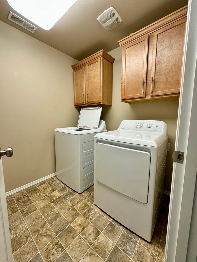 Building Photo - 61158 SW Teton Ln
