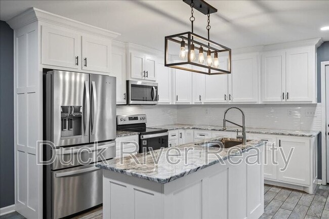 Building Photo - 406 7th St