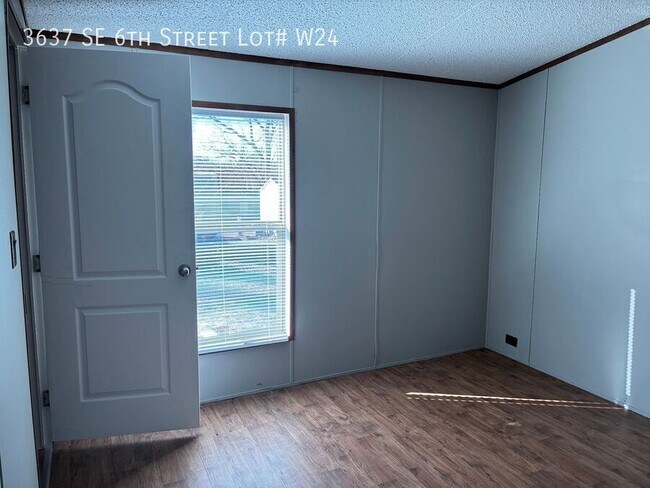 Building Photo - 3637 SE 6th St