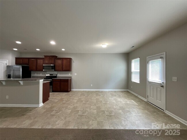Building Photo - 9143 Magnolia Lily Ave