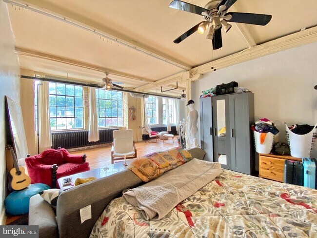 Building Photo - 14-16 W Harvey St