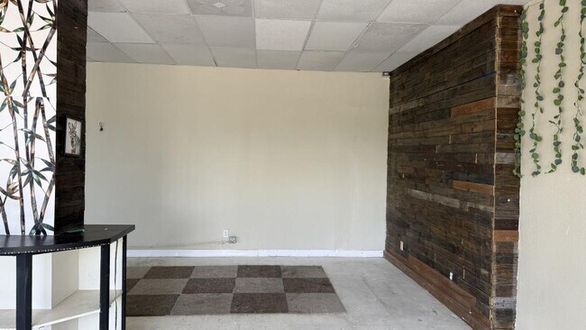 Building Photo - 4737 Village Fair Dr