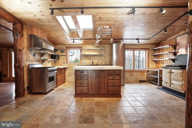 Building Photo - 371 Green Tree Dr