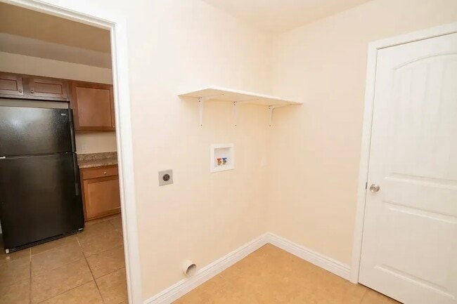 Building Photo - 300 Rylee Cir