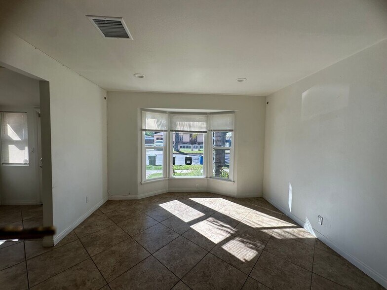 Building Photo - 8156 Tilden Ave