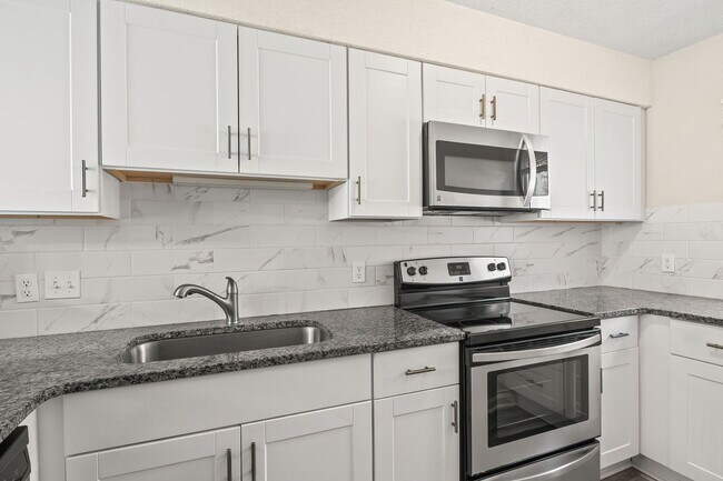 Building Photo - 1507 Clermont Rd