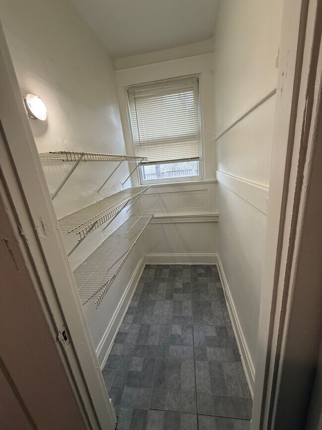 Building Photo - 809 S Fred Shuttlesworth Cir