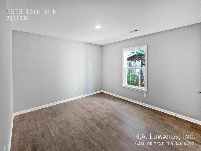 Building Photo - 1513 16th E St