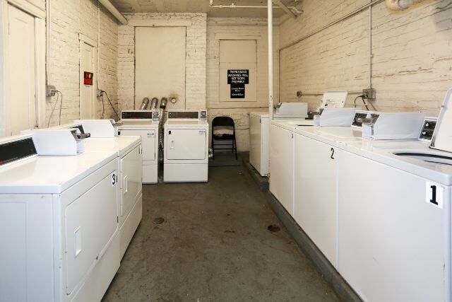 Building Photo - 4644 N Paulina St