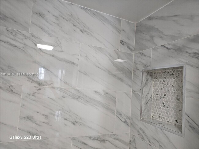 Building Photo - 20400 W Country Club Dr