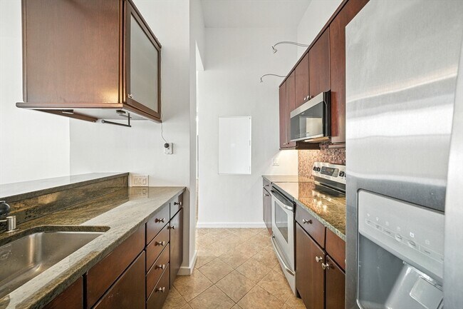 Building Photo - 567 Tremont St