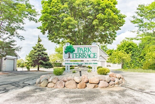 Building Photo - RENT SPECIAL - RENOVATED Condo Style Upper 1 Bedroom 1 Bathroom Apartment Available