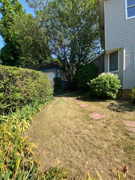 Building Photo - 104 N Forest Ave