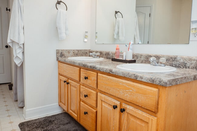 Building Photo - 641 Territory Ln