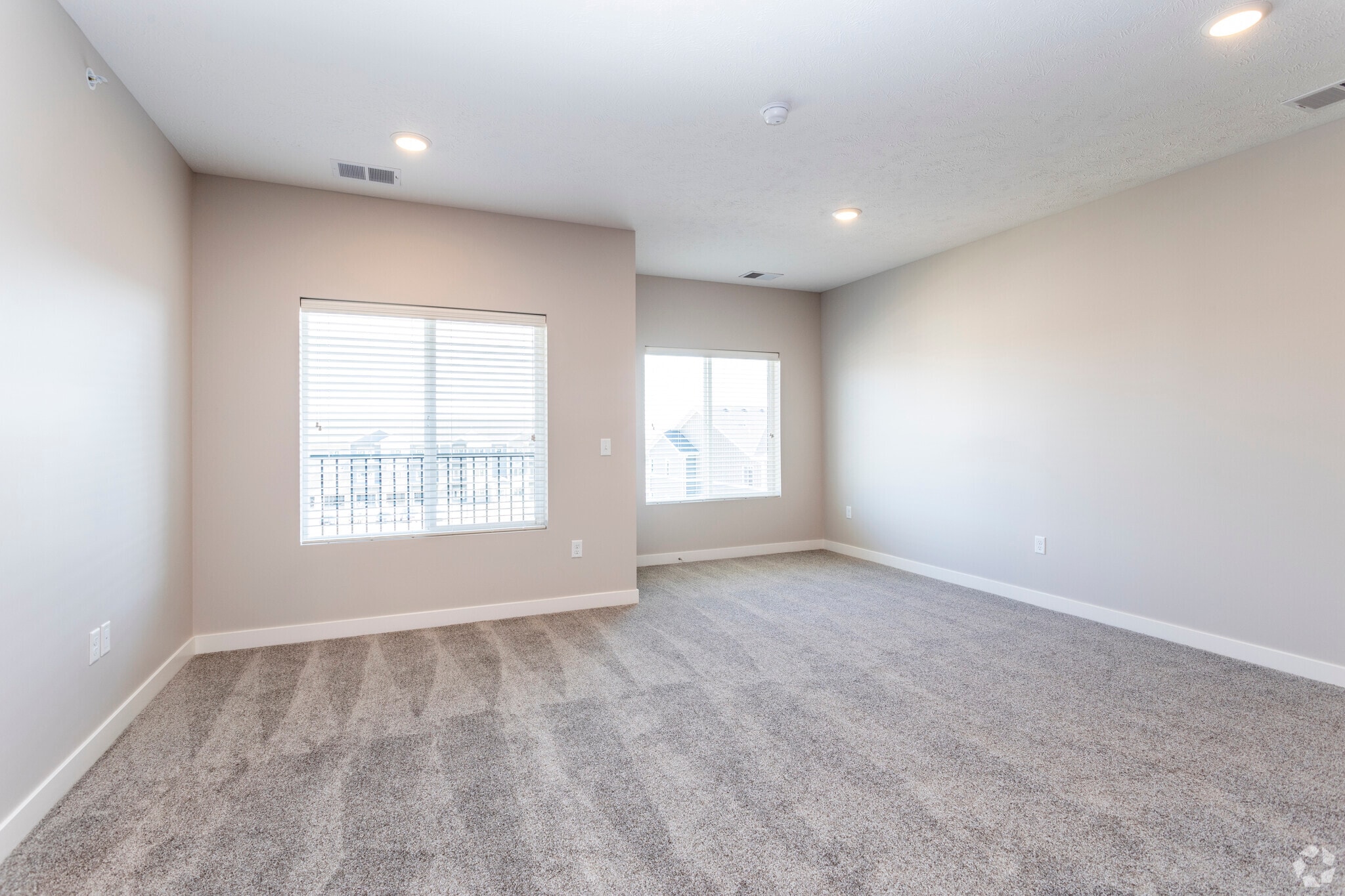 1BR, 1BA - Evan - The 8801 CLO