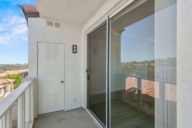 Building Photo - 30902 Club House Dr