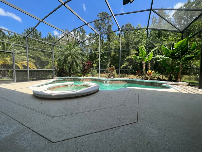 Building Photo - Beautiful 5 Bed 4 Bath Pool Home in the gu...