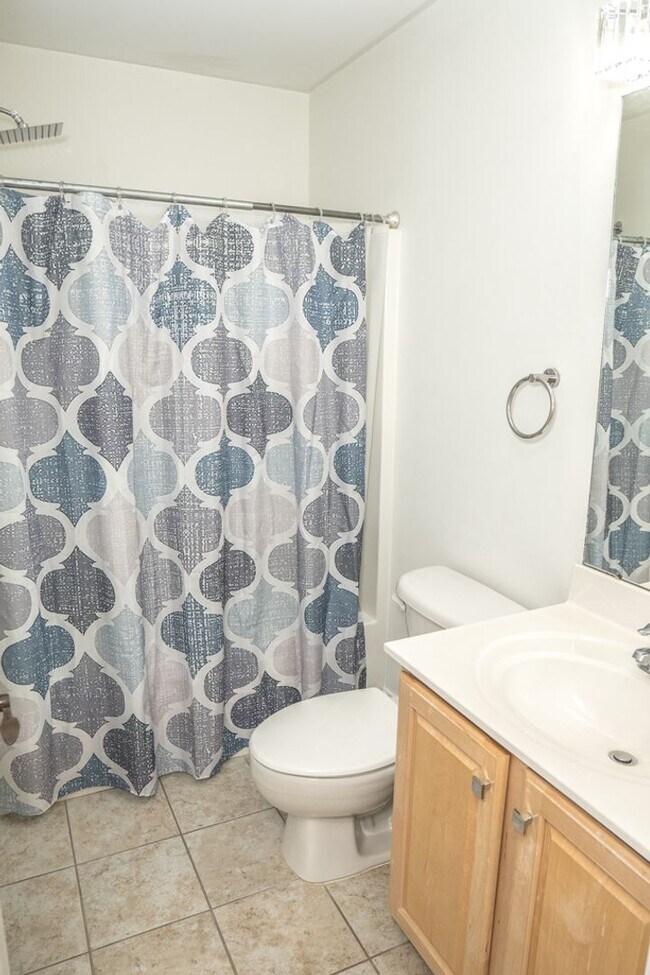 Building Photo - Three Bedroom Home in Hearthstone Lakes Community