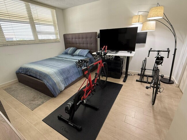 Building Photo - 5300 NE 24th Terrace