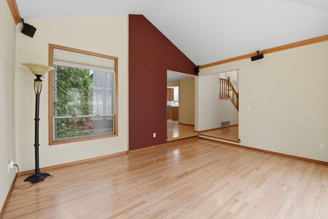 Building Photo - 4Bd/3.5Ba Sammamish Home