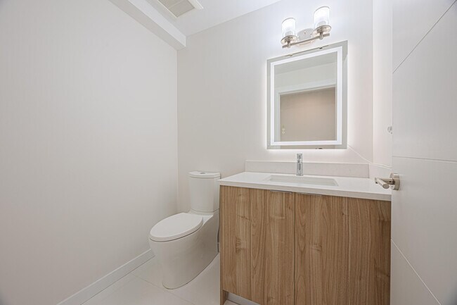 Building Photo - 117 Lake Ave