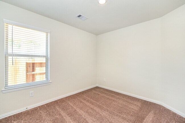 Building Photo - 1022 Schooner St