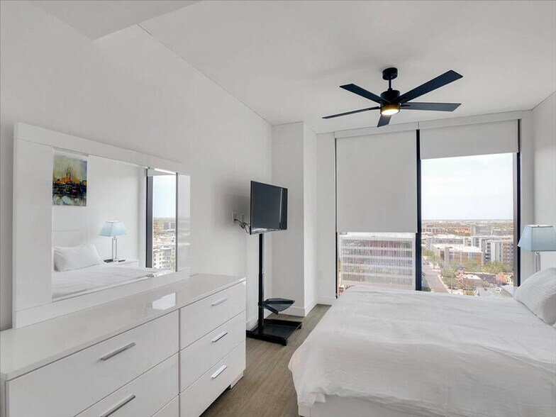 Building Photo - 817 N 6th St