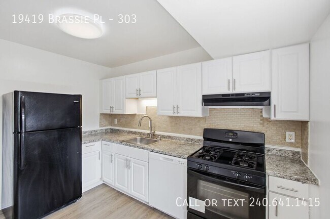 Building Photo - 19419 Brassie Pl