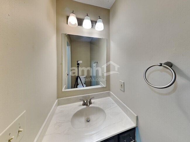 Building Photo - 12478 Thoroughbred Dr